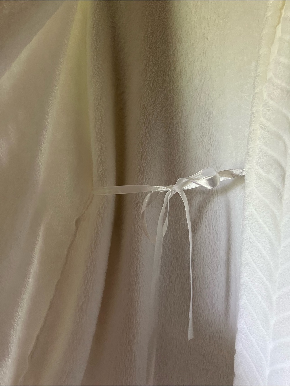 Hotel Spa Collection Plush White Shawl Collar Robe with Tie Waist ❤️ - Picture 2 of 7